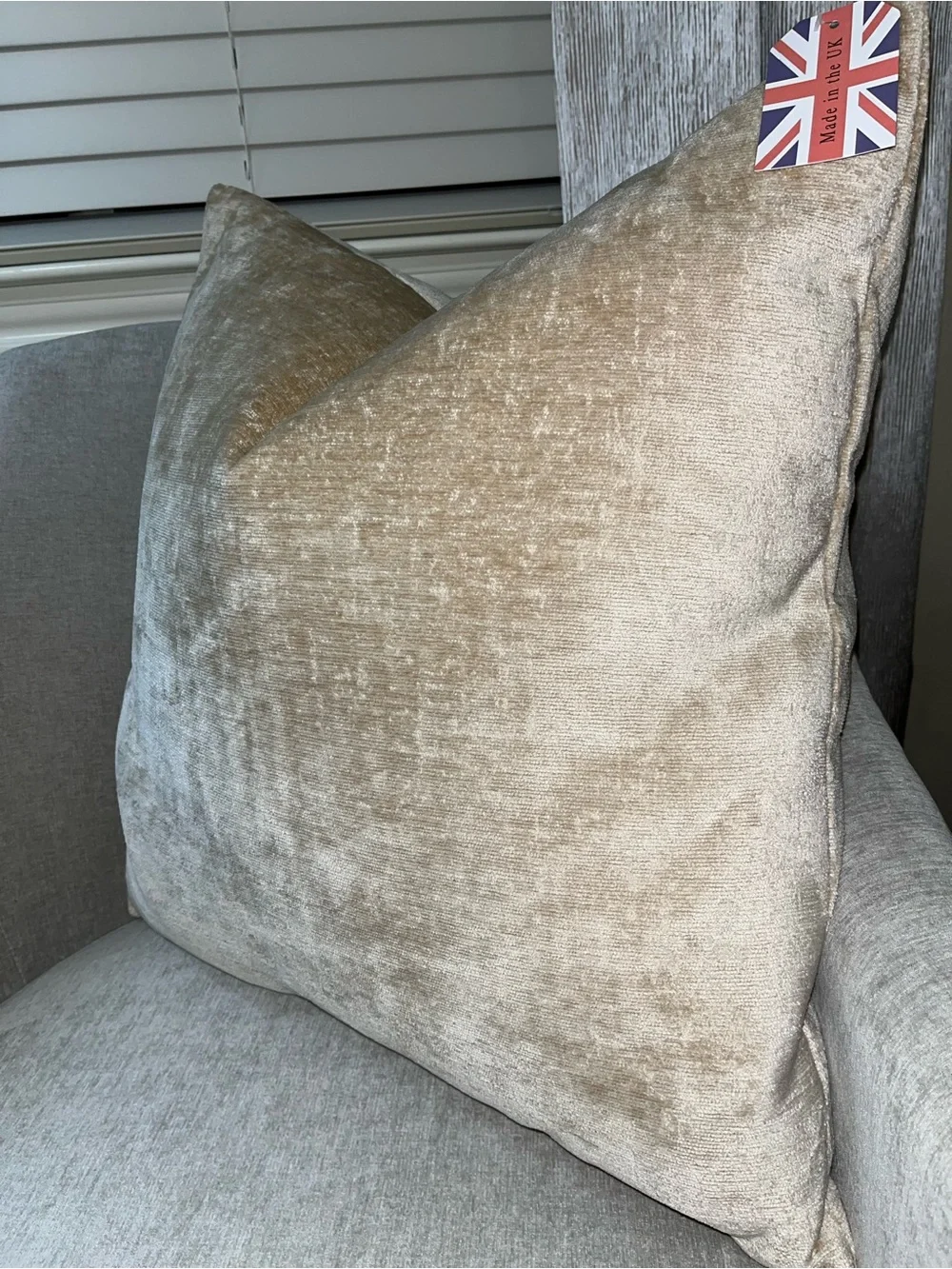 1-NWT CALDEIRA CHAMPAGNE GOLD CHENILLE VELVET LUXURY DECORATIVE PILLOW